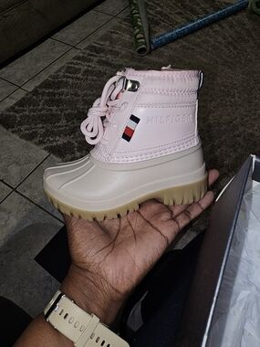 Tommy Hilfiger Light Pink & Beige Duck Boot Box Label